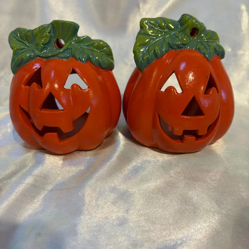 Set 2 hobbyists pumpkin tealight ceramic holders halloween