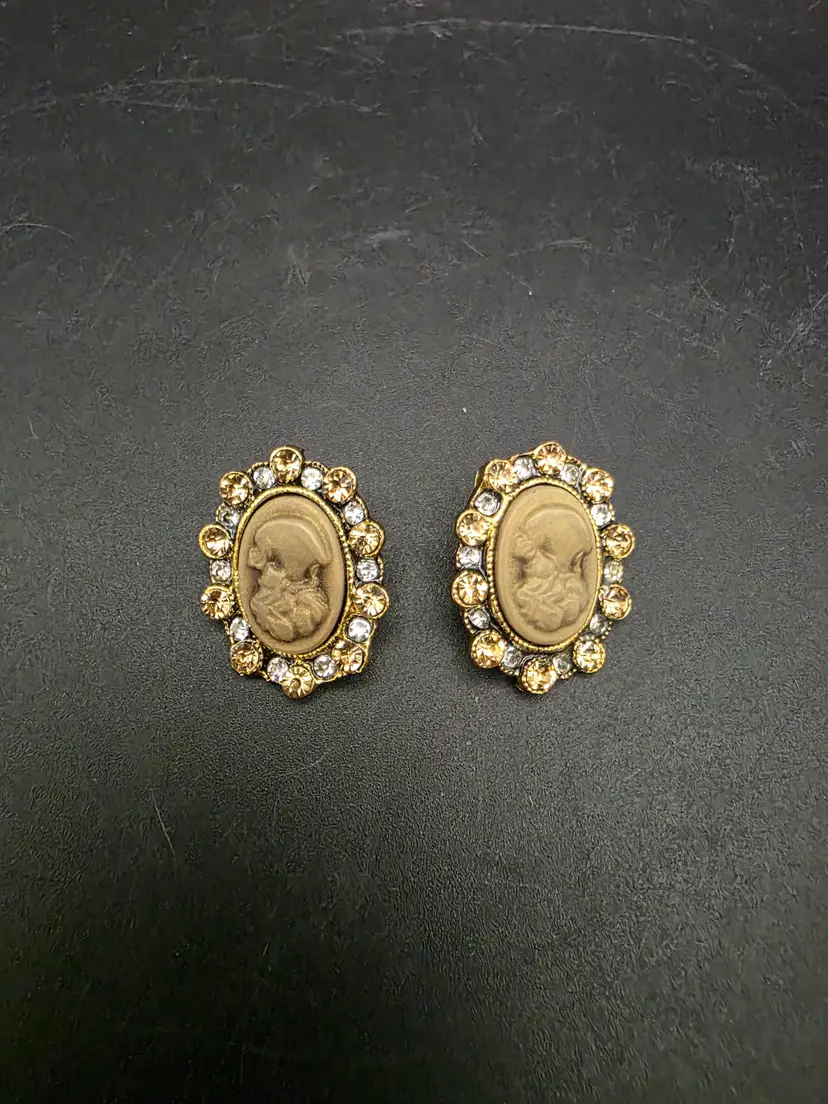Modern cameo clip-on earrings