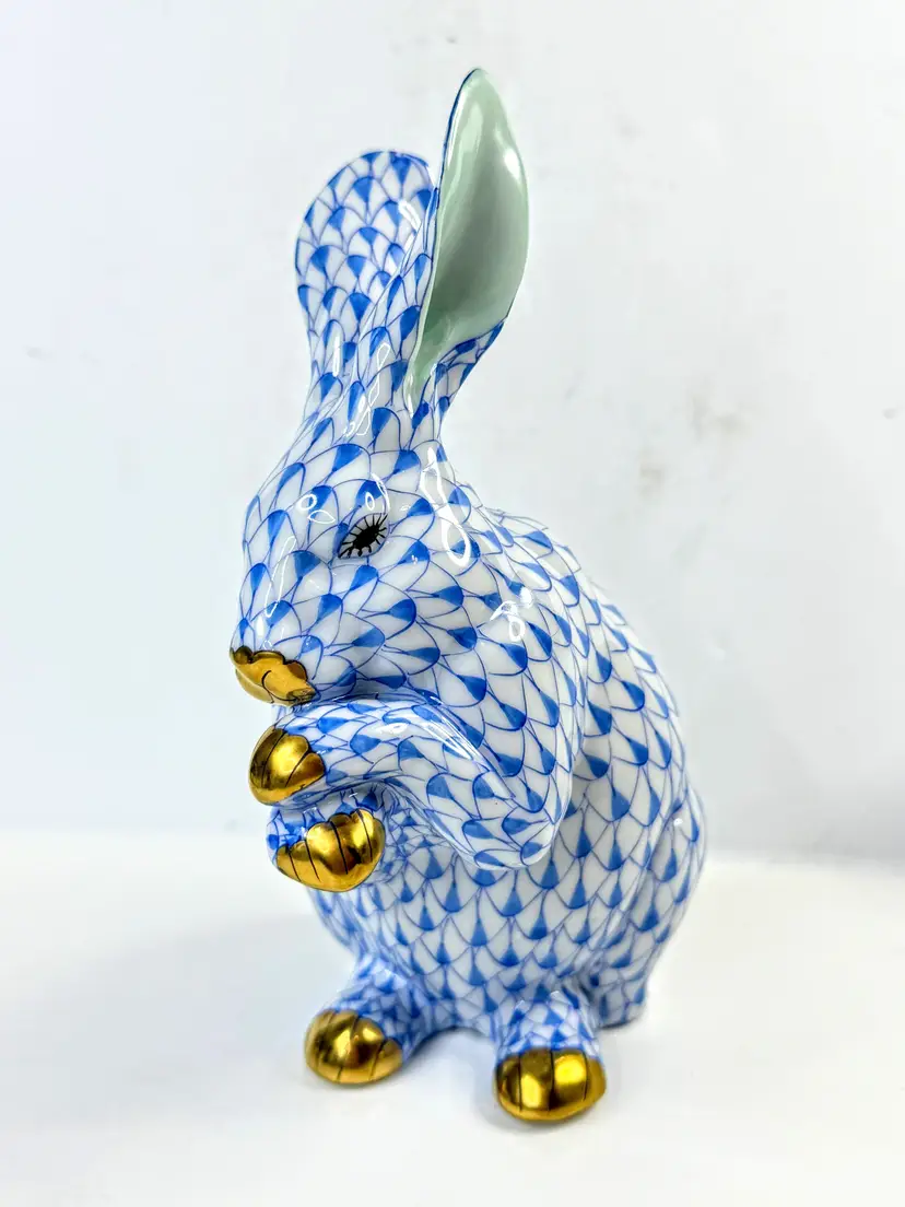 Vintage Herend Hungary Blue Fishnet Bunny Rabbit Paws Up 15307 A1048