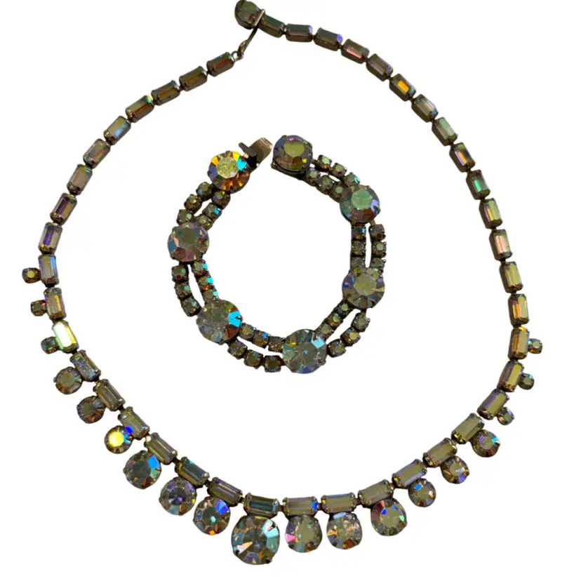 Amazing Weiss Necklace 15” And Bracelet 7” Set.  Pictures Do Not Do It Justice.