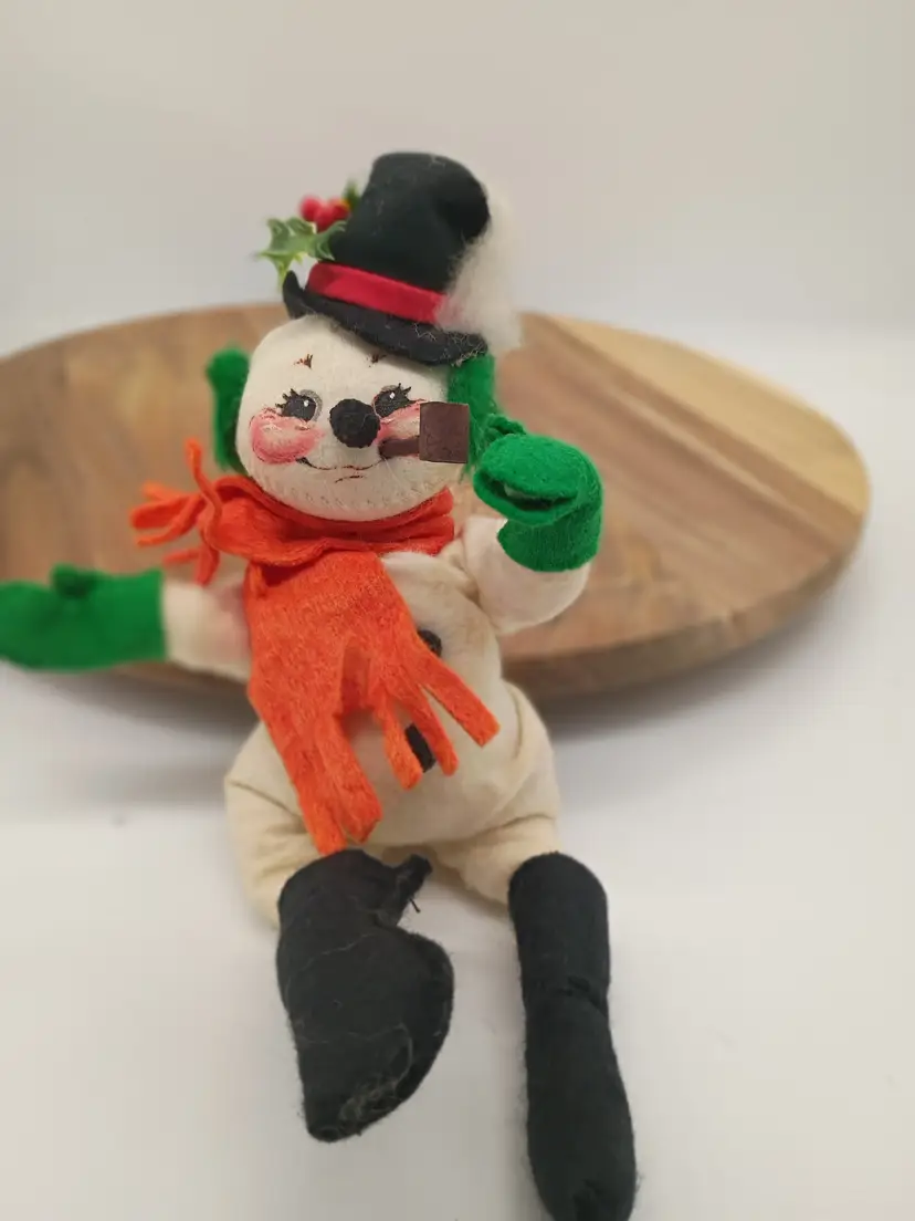 Vintage Annalee Frosty Christmas Snowman With Pipe Top Hat Mittens  Doll 1988.
