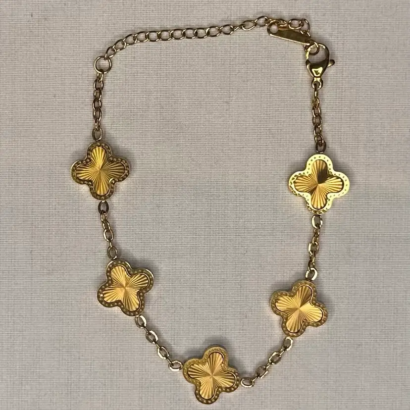 Gold Clover Station Bracelet | Adjustable | Elegant Everyday Jewelry