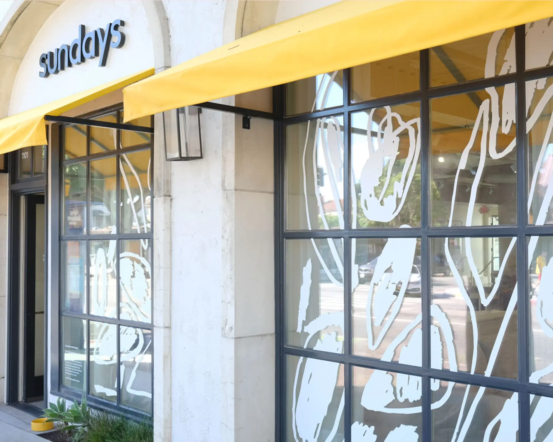 Sundays Furniture - Storefront with signage