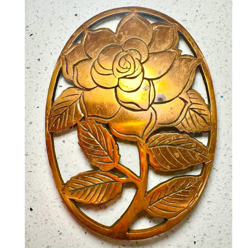 😻 8” vintage 1983 "Old Dutch Design" trivet made of copper over cast iron. Rose design