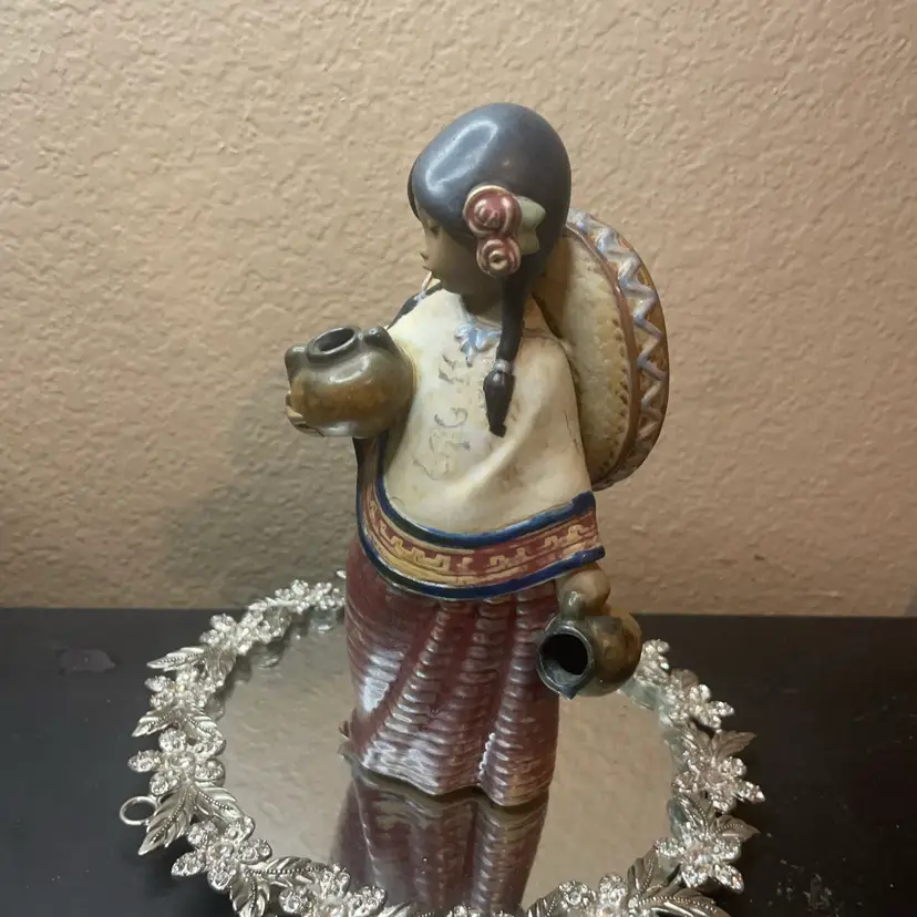 RETIRED Lladro Pepita with Sombrero 7” Figurine