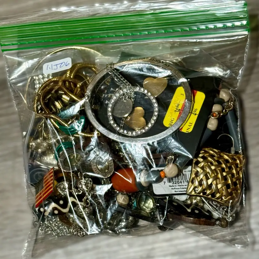 Assorted Jewelry Lot *WearabLe* Vintage/Contemporary (J)