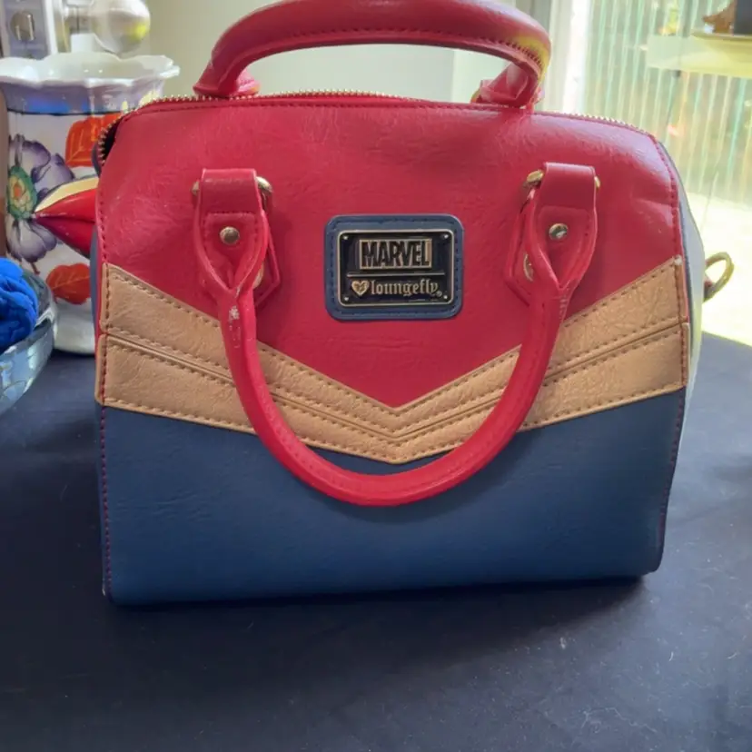 Marvel Wonder Women Lounged Bag With Crossbody Strap