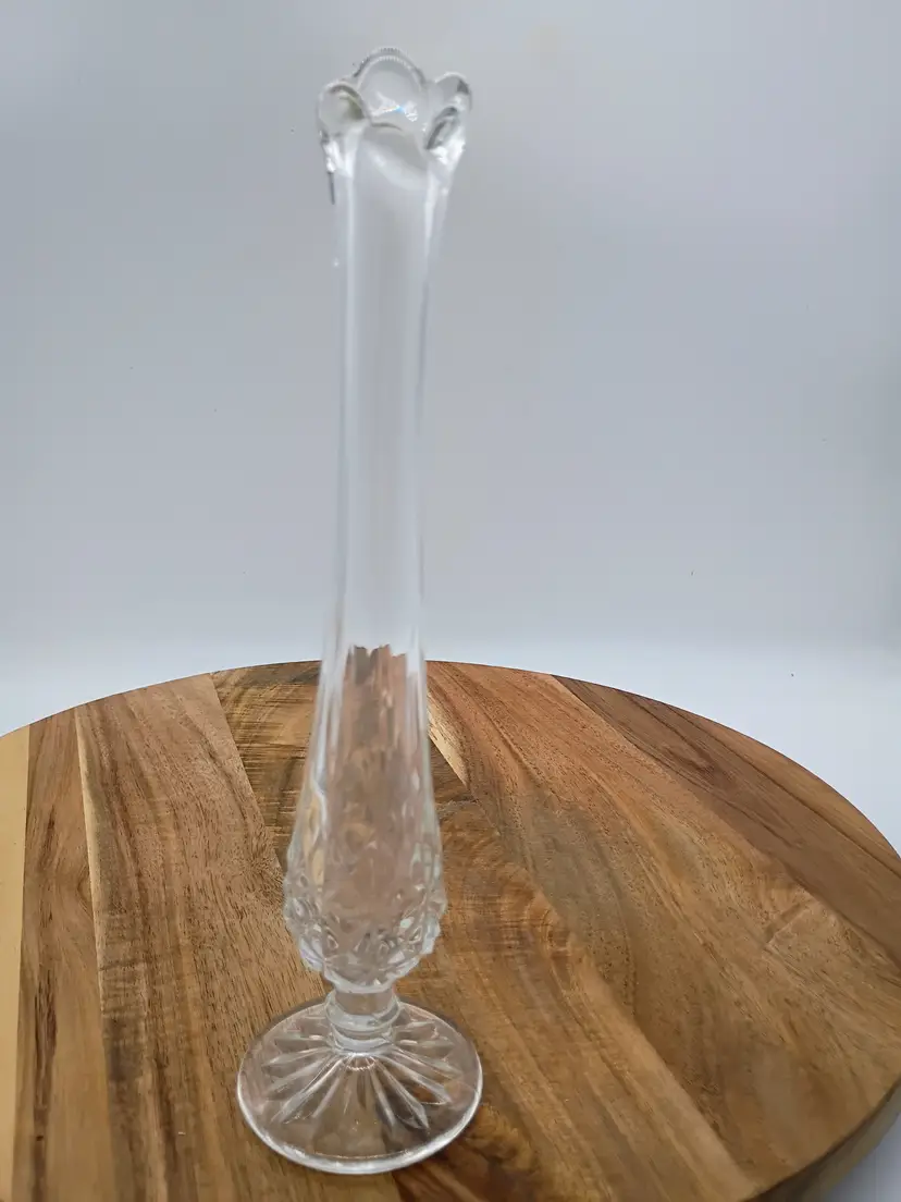 L E Smith MCM Clear Glass Swung Pedestal Bud Vase with Diamond Butt/ Pineapple Diamond Pattern 9.5"