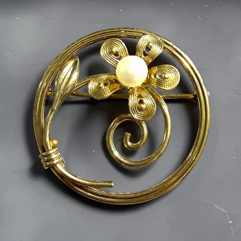 Petite Van Del 1/20 12k Gold Filled Faux Pearl Filigree Flower Brooch