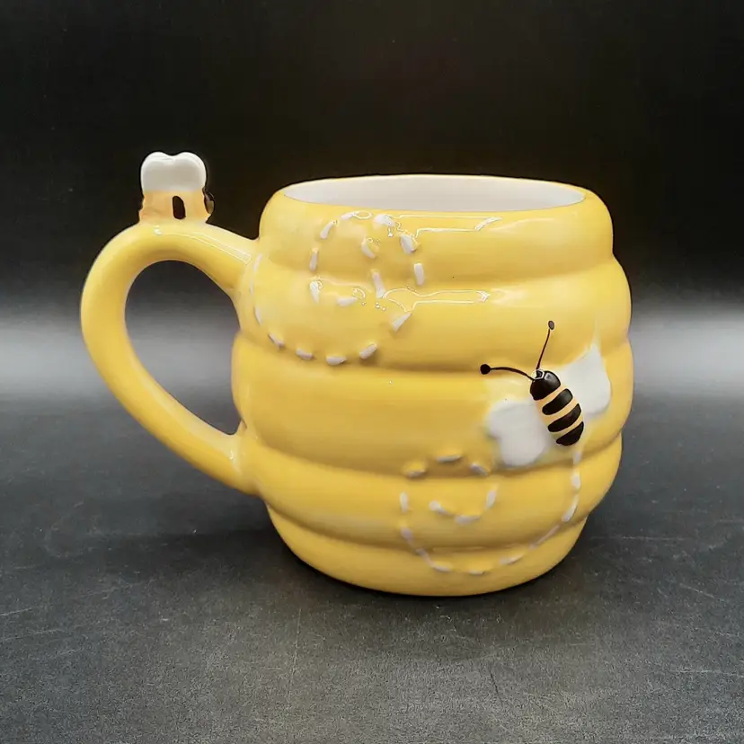 Pier 1 Yellow Ribbed Honey Bee Mug Bee on Handle