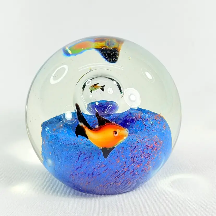 Aquarium With Central Bubble Paperweight