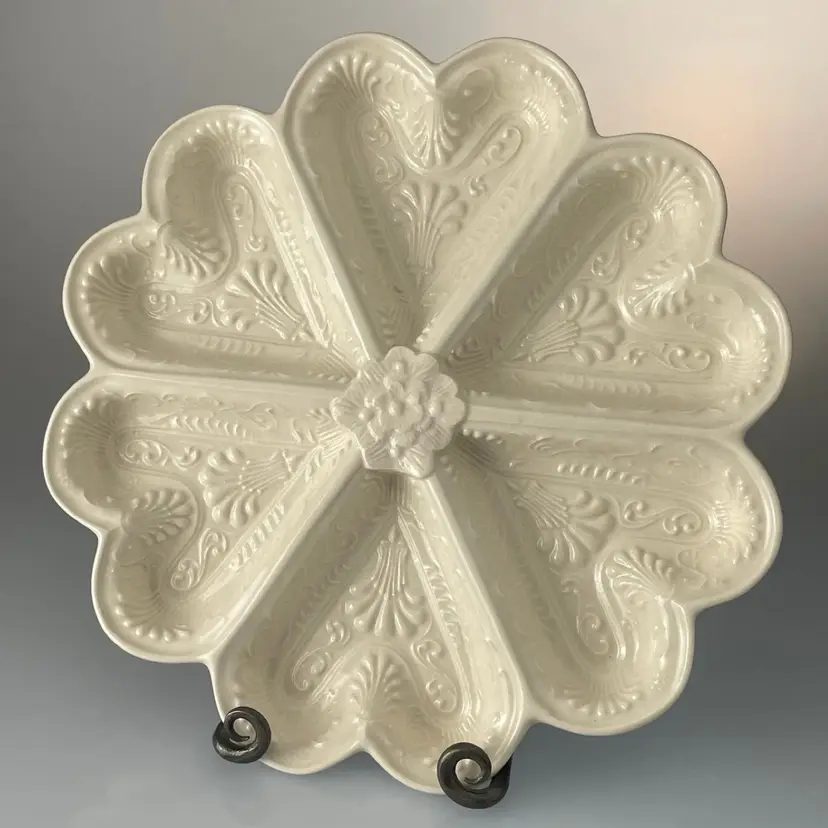 MMA Metropolitan Museum of Art Staffordshire Reproduction Salt Glaze Heart-Shaped Dish 8.5"
