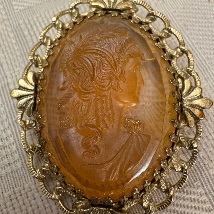Vintage amber glass intaglio left face cameo brooch and pendant gold tone 1.75"