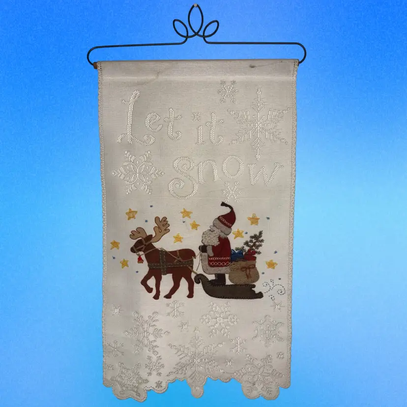 Lace “Let It snow” Wall Hanging