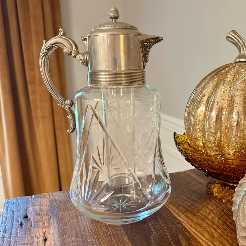 🎀 Vtg Claret Jug w/Chilling Chamber