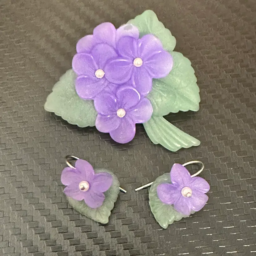 A042 - Avon Violets Purple Flower Brooch And Hook Earrings