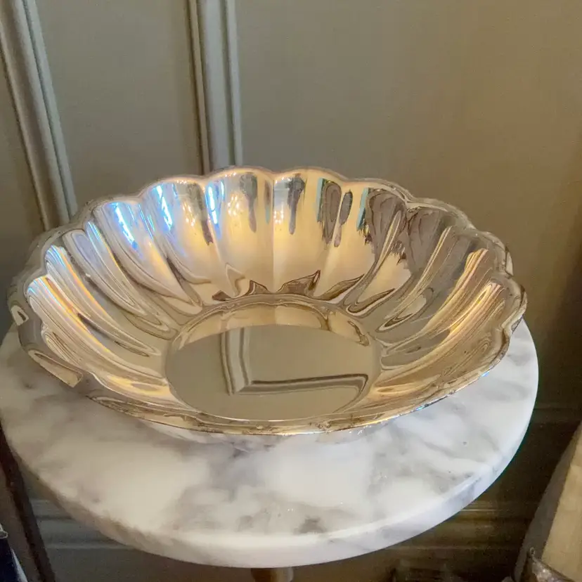 🔔 intage Reed & Barton Silver-Plated 8-Inch Scalloped Serving Bowl, "Holiday" Pattern (Model #175)