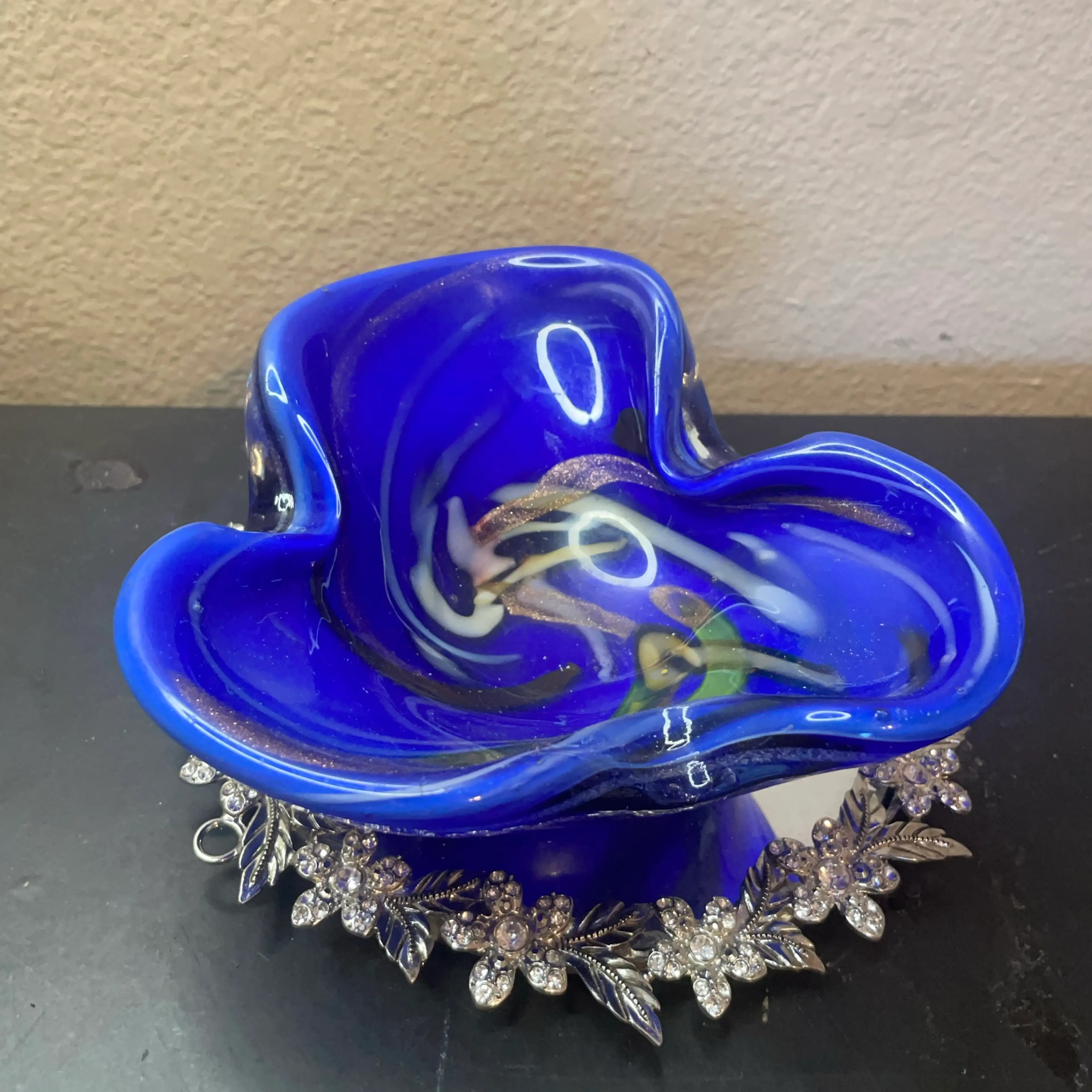 Image 4 of 8