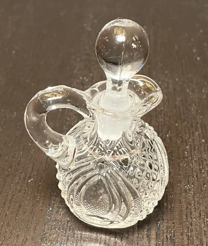 VTG Unmarked Clear Pressed Glass Minia3ture Cruet Textured Diamond UV Glows