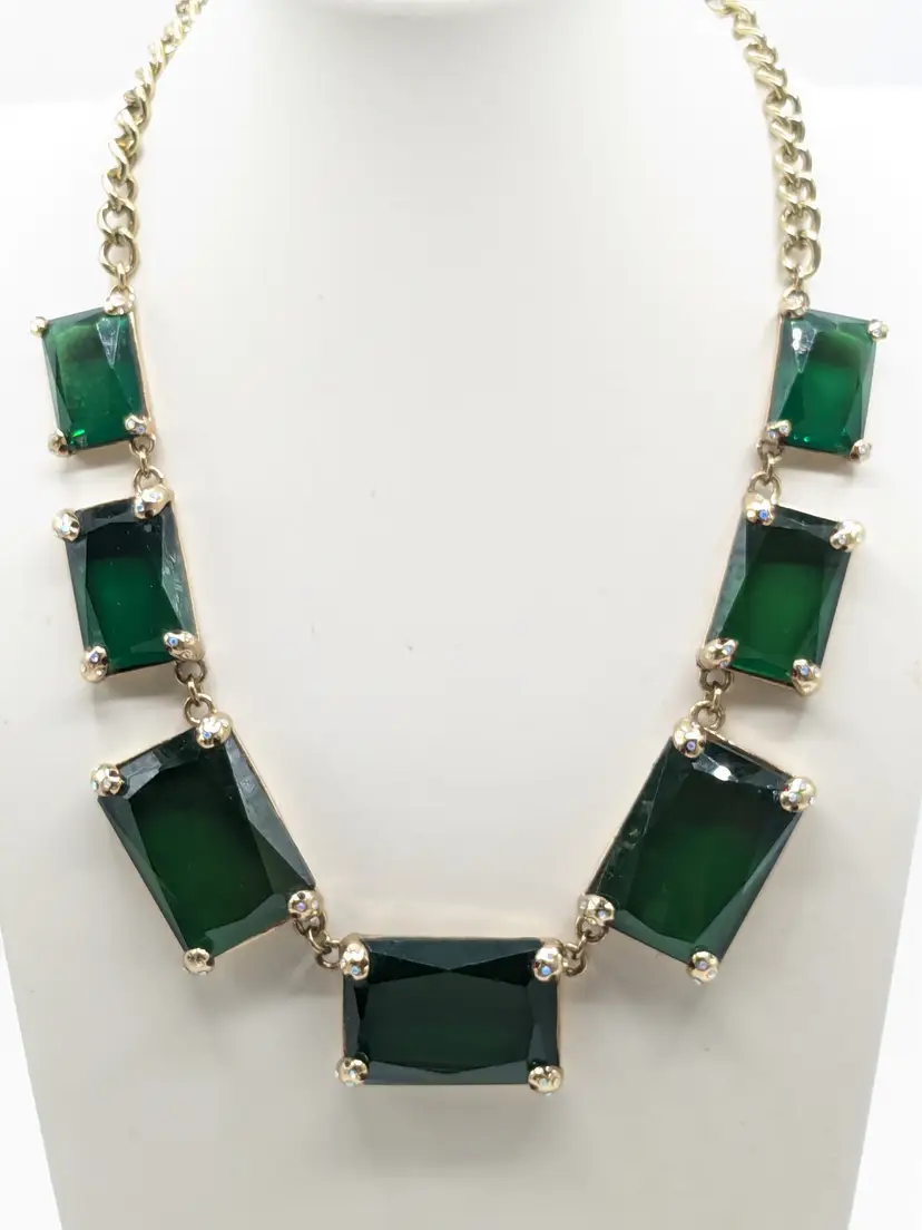 Sequin Gold Tone Emerald Green Acrylic Statement Necklace NWOT