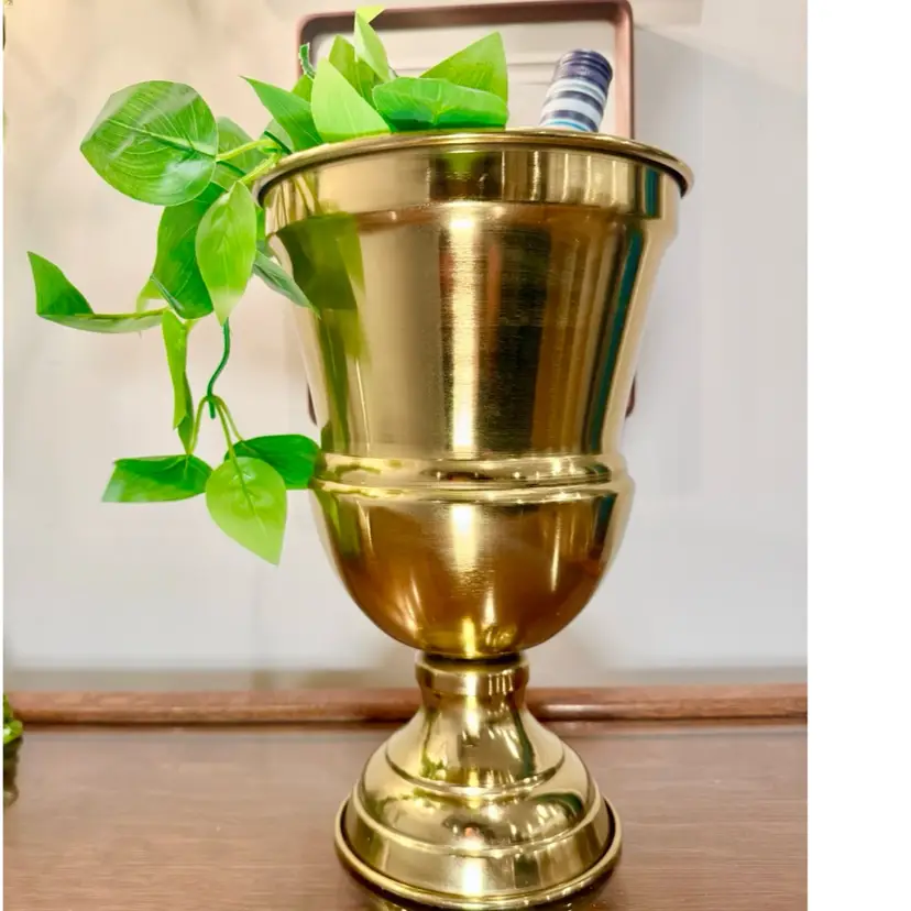 😻 Brass-Tone Metal Footed Pedestal Planter or Champagne bucket – 11.5”