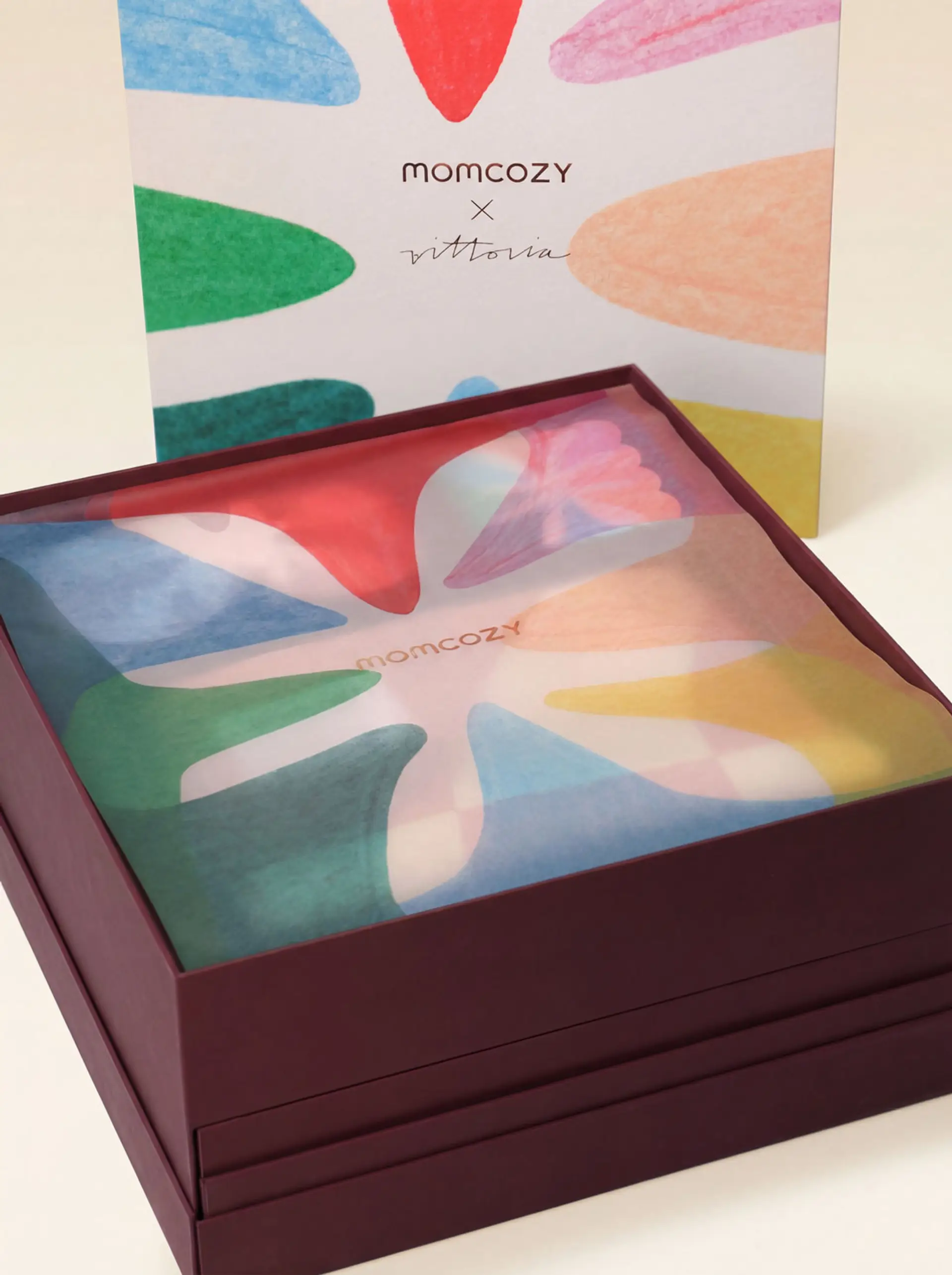 Momcozy - Open gift box