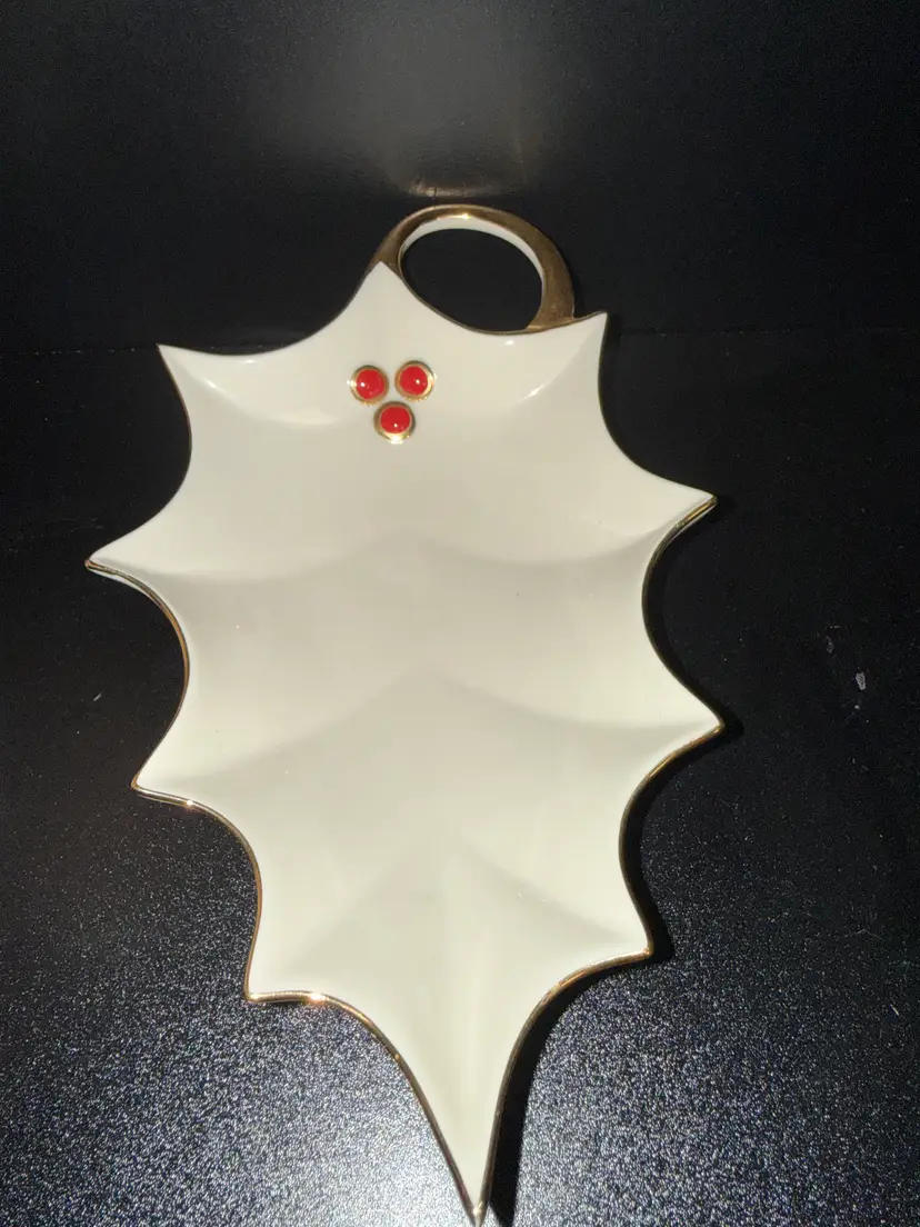 Lenox holiday treat dish