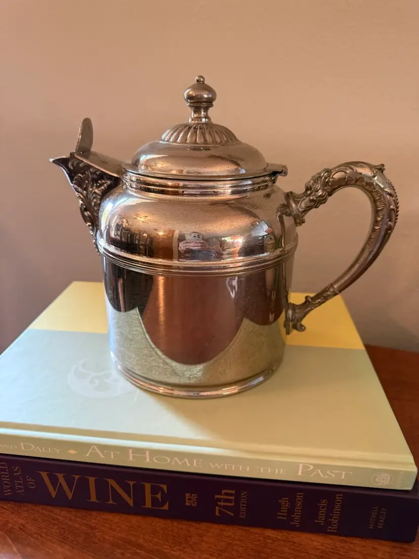 ☀️8” H x 9-1/2” W Vintage Rochester Stamping Works Silver Teapot