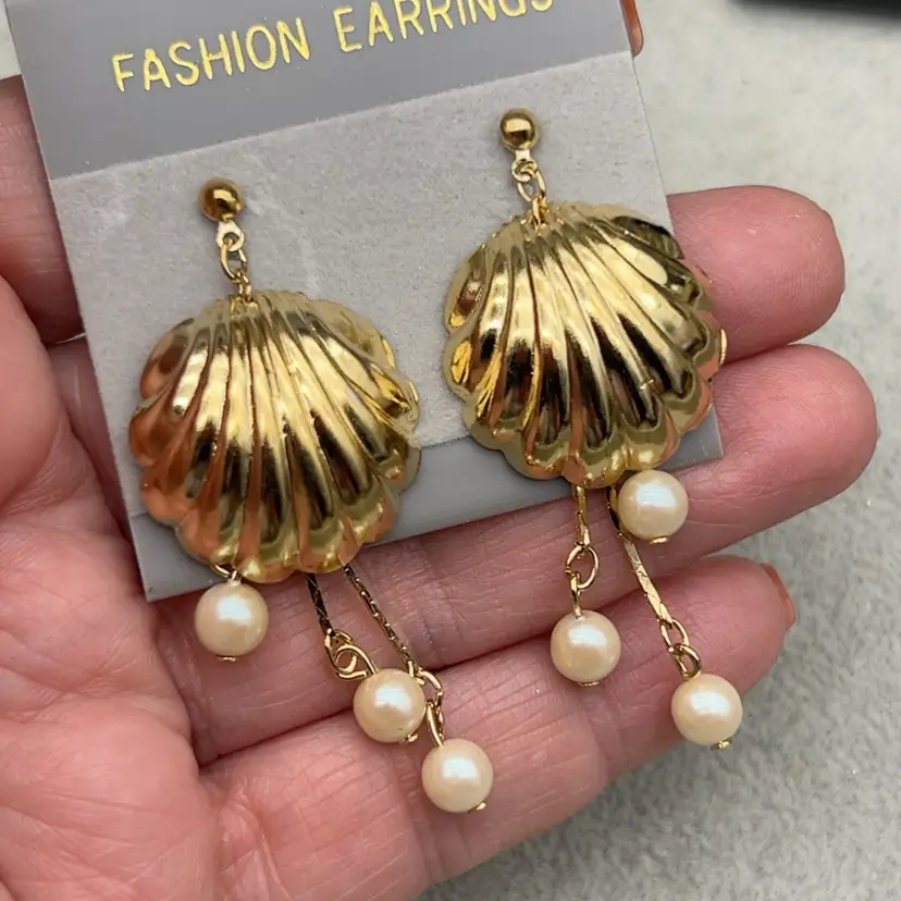 #01 Vintage 1980s NOS Gold Tone Seashell Faux Pearl Dangle Earrings Korea