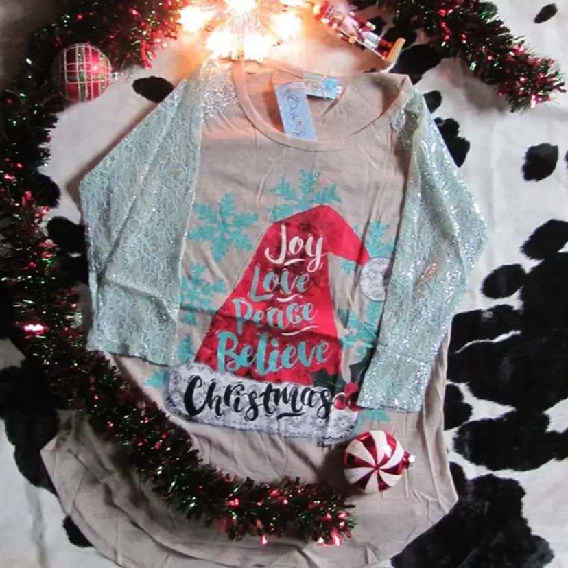 DAISY RAE LADIES JOY,LOVE PEACE & BELIEVE CHRISTMAS SHIRT NEW