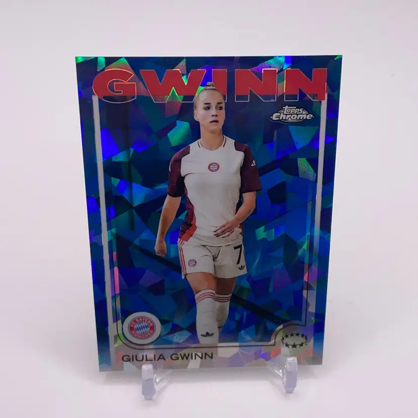 Giulia Gwinn Image Variation - Bayern - 2024-25 Topps Chrome Sapphire UWCL #22 - Soccer card