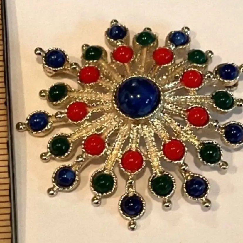 Sarah Coventry Carnival 1970 Goldtone Starburst Brooch Multicolor Cabochons 2.5"