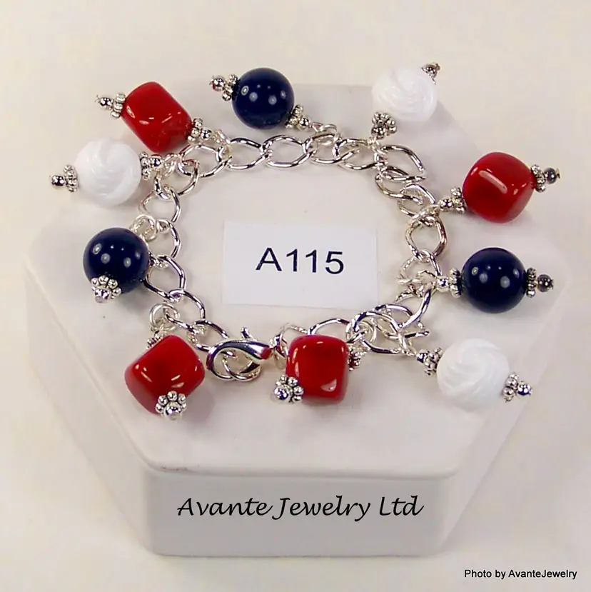 Avante Jewelry Charm Bracelet Vintage Red White Blue Bead Silver Tone Chain A115