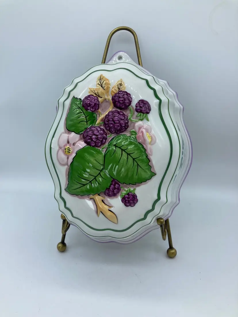 Franklin Mint 1986 Le Cordon Blackberries Porcelain Mold Wall Hanger