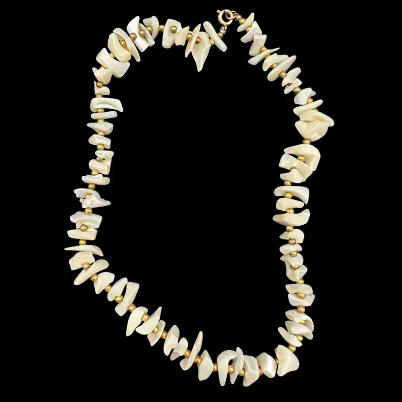 “Tooth & Nail” Vintage Shell Necklace, 18”L Unmarked