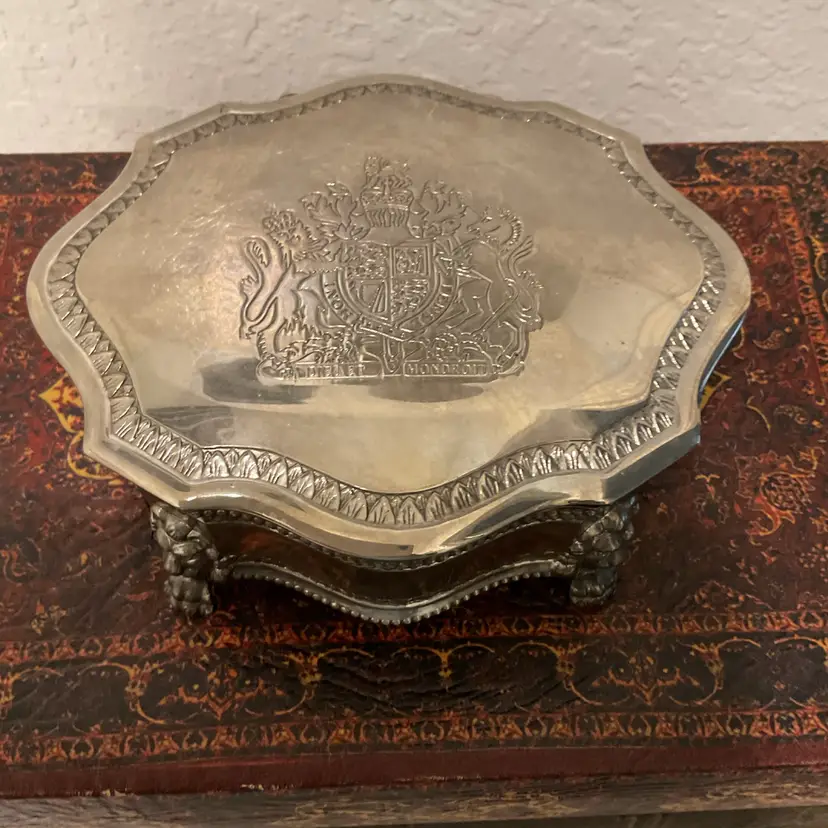 🍁Silver-plated Trinket Box With Red Velvet Interior - Call Out