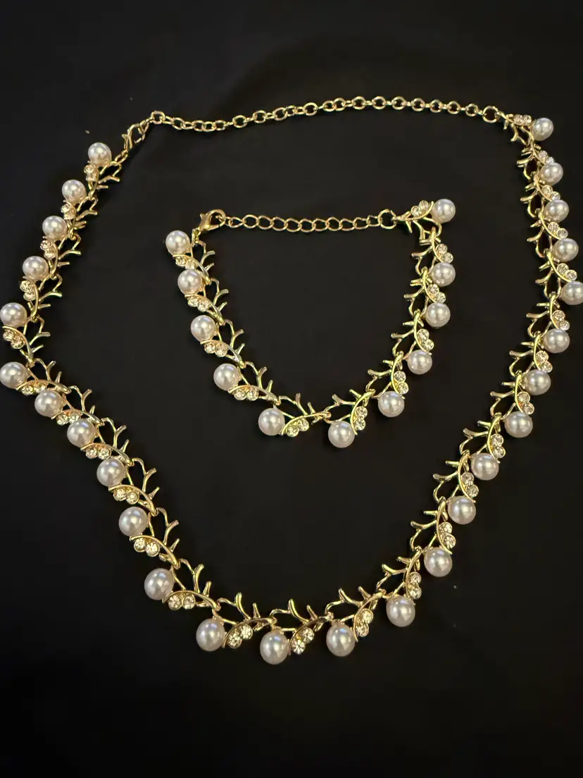 Vintage faux Pearl and Gold Leaf Jewelry Set