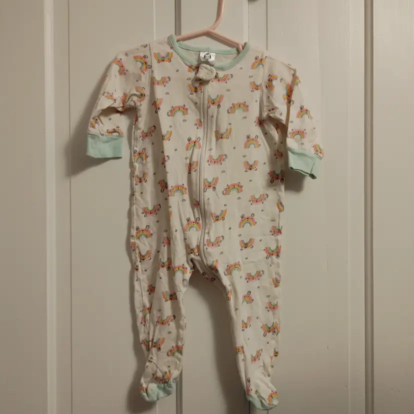 Kids- Brand: Gerber. Size 6-9 Months. Cat rainbow sleeper. Material- 100% cotton. No callouts.