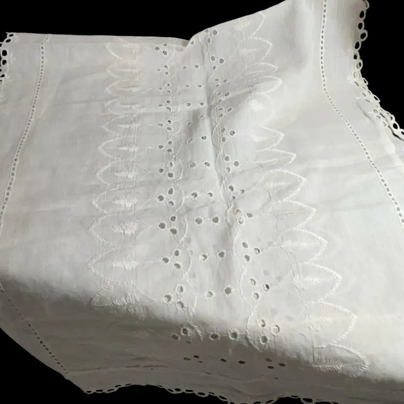 Vintage Ivory Eyelet Lace 26” Table Runner