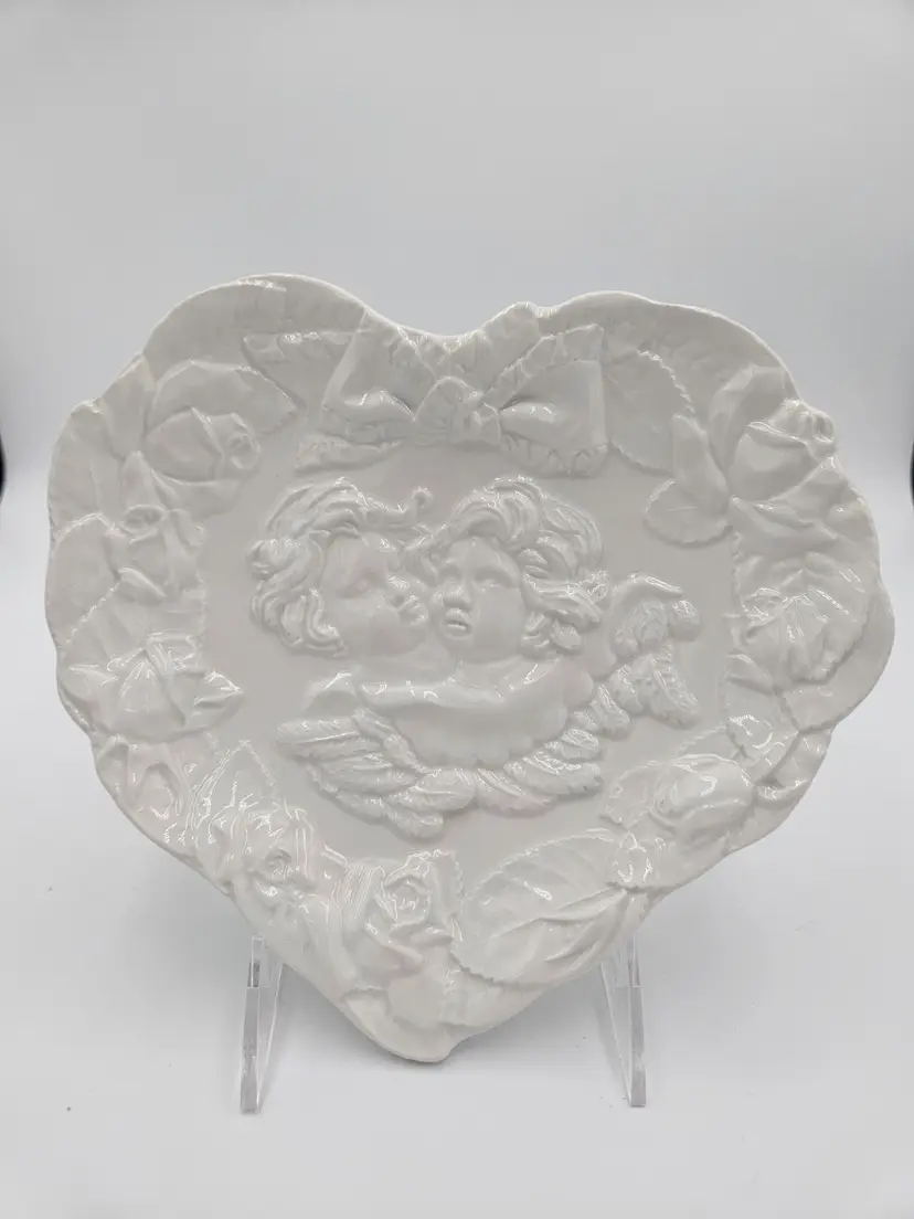 #D36 Heart Shaped Porcelain Raised Cherub Plate