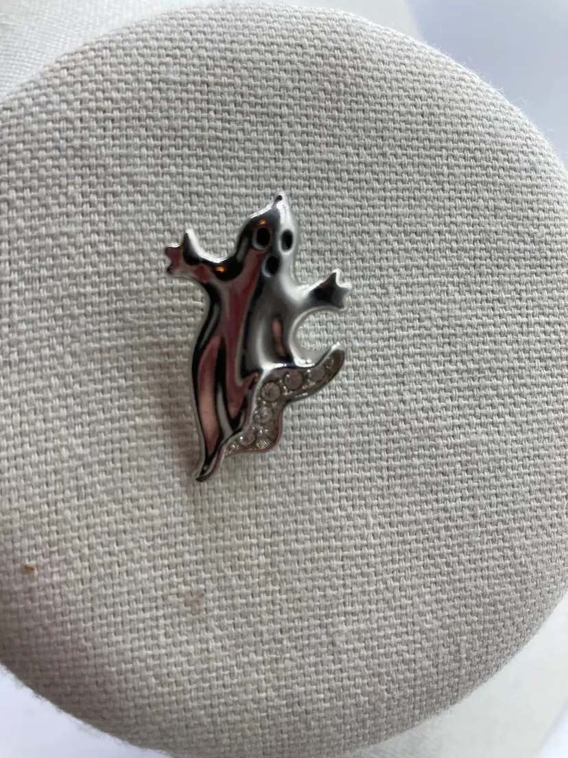 1995 Halloween Tac Pin ~ Ghost – frightened ghost with rhinestone accents