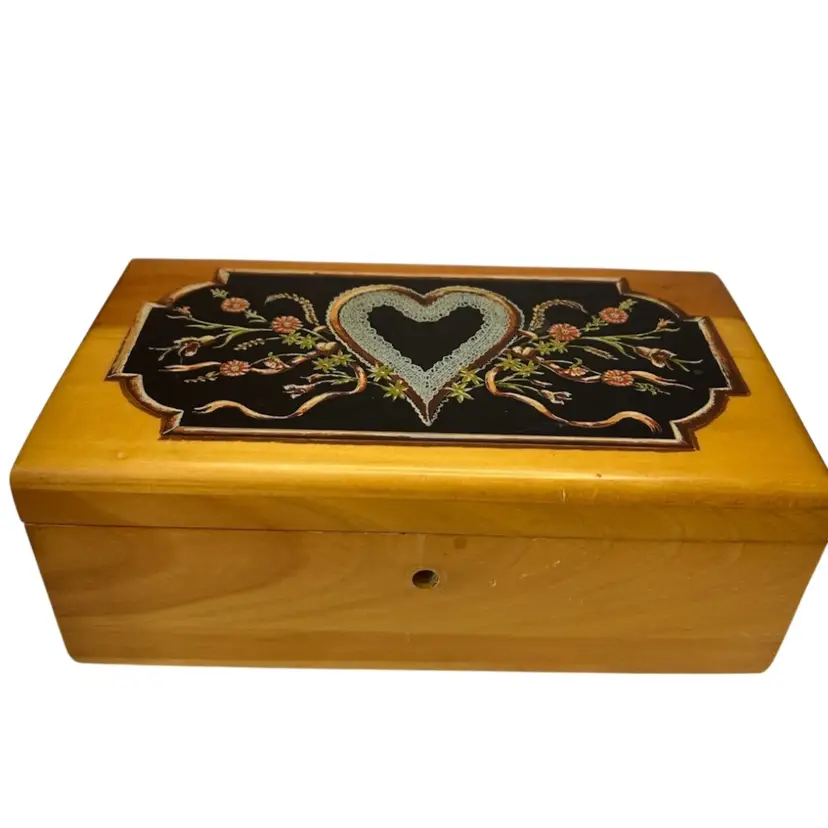 Lighter Wood Lane Brand 1995 Jewelry Box With Heart And Floral Picture On Top Lock Is Broke No Key 8 1/2x4 3/4x3 1/2”