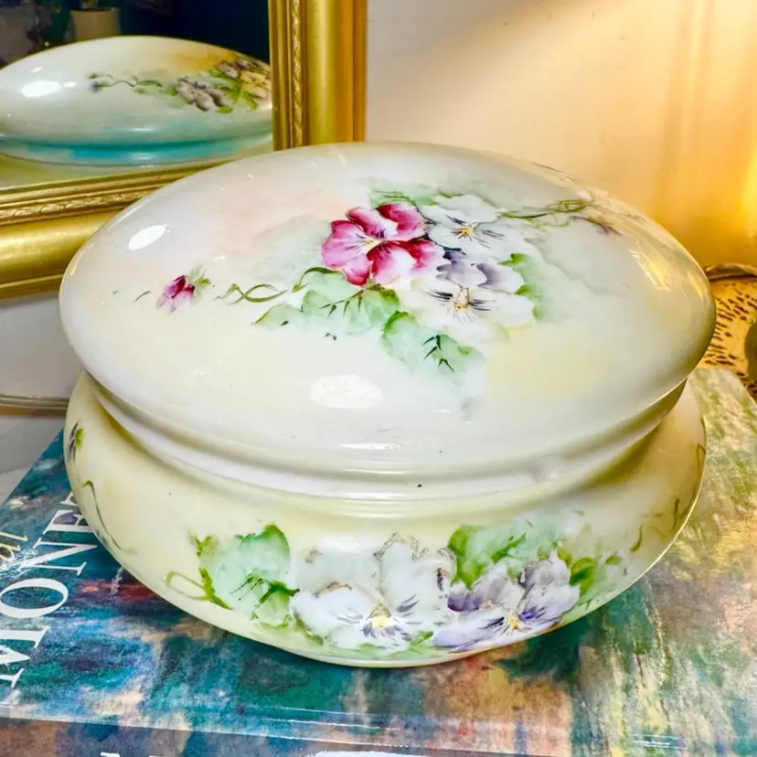 😻 5x8” exceptionally large, antique 1900 to 1916 Favorite Bavaria hand-painted porcelain powder box (or dresser/vanity jar).
