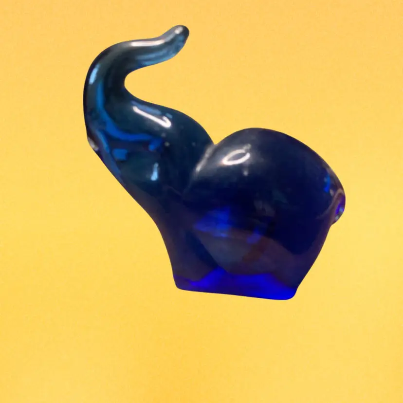 08a. Cobalt Blue Glass Elephant Figurine 3” Tall