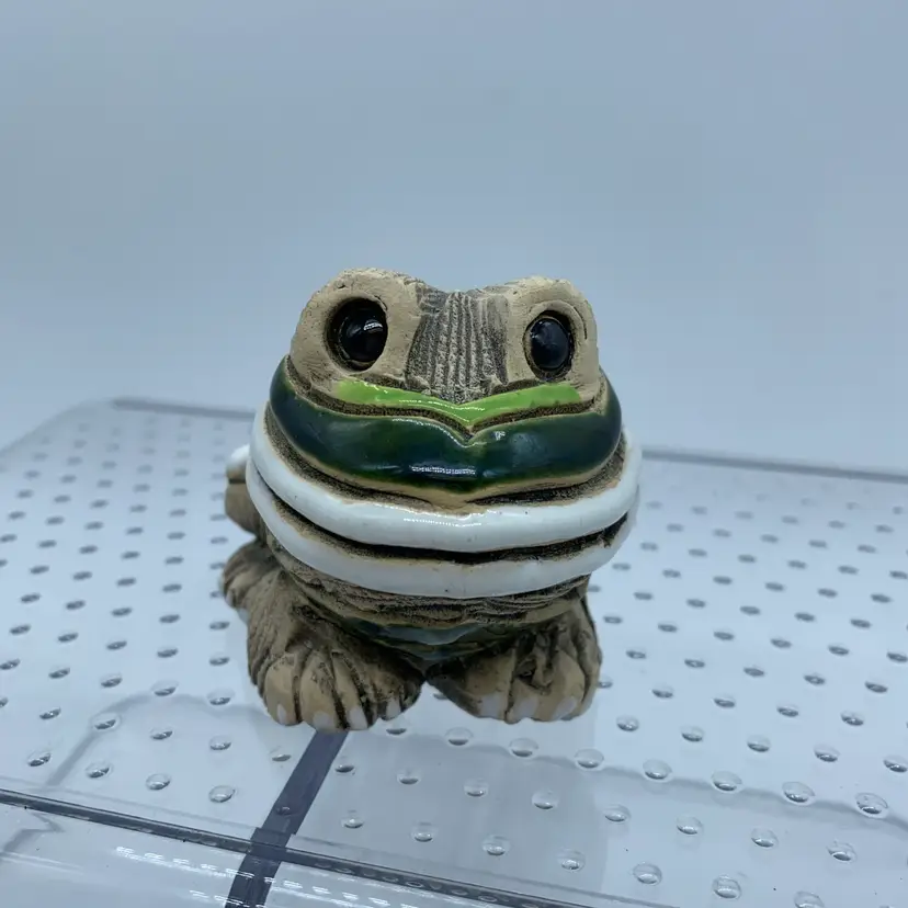 #3055 A handcrafted ceramic frog figurine by Artesania Rinconada.