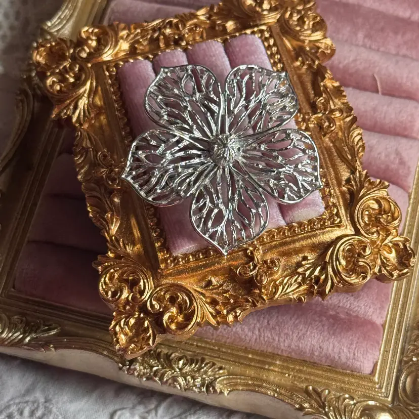 Vintage Silvertone Flower Brooch