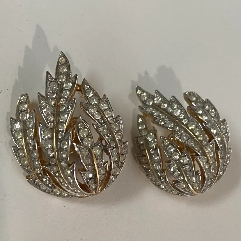 Crown Trifari Clip On Earrings Rhinestone Feather Goldtone
