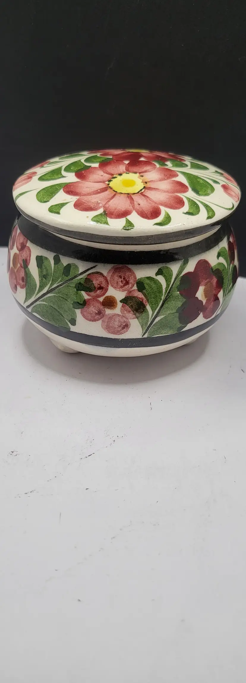 Vintage Hand-Painted Floral Handmade FolkArt Ceramic 3 footed Trinket Box Mexico (not signed) 3x4 "
