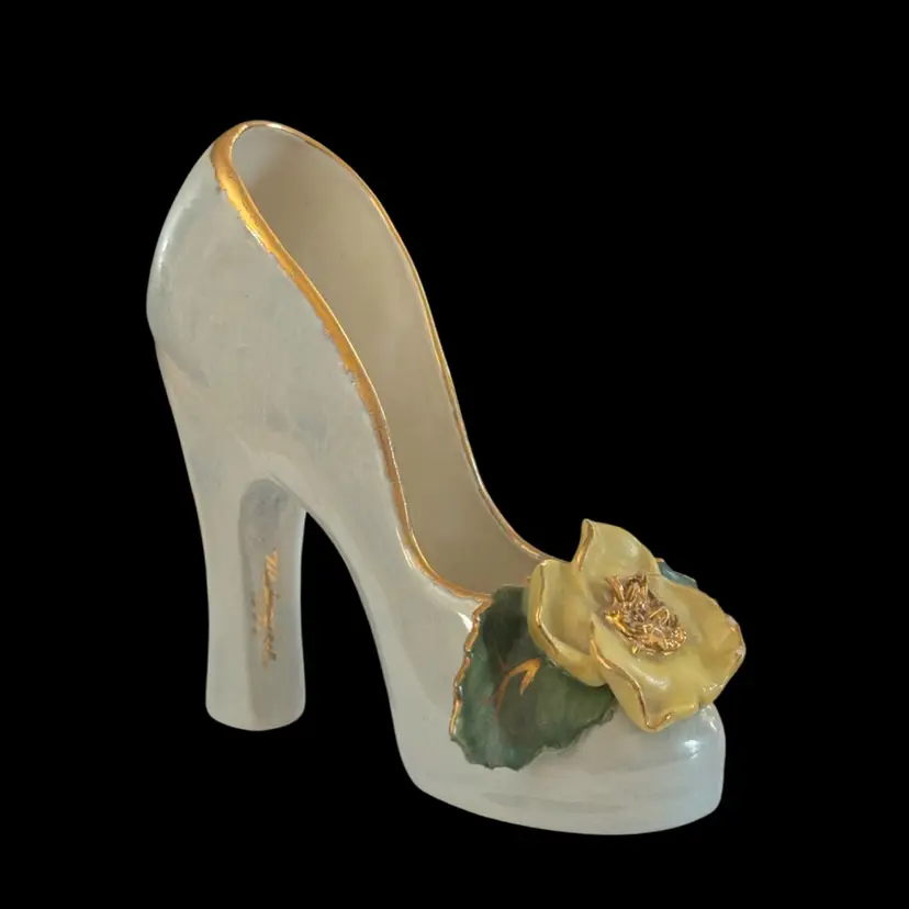 SH01  VTG 1954 White Ceramic High Heeled Shoe, Hobbyist Signed Milmarie , OAK