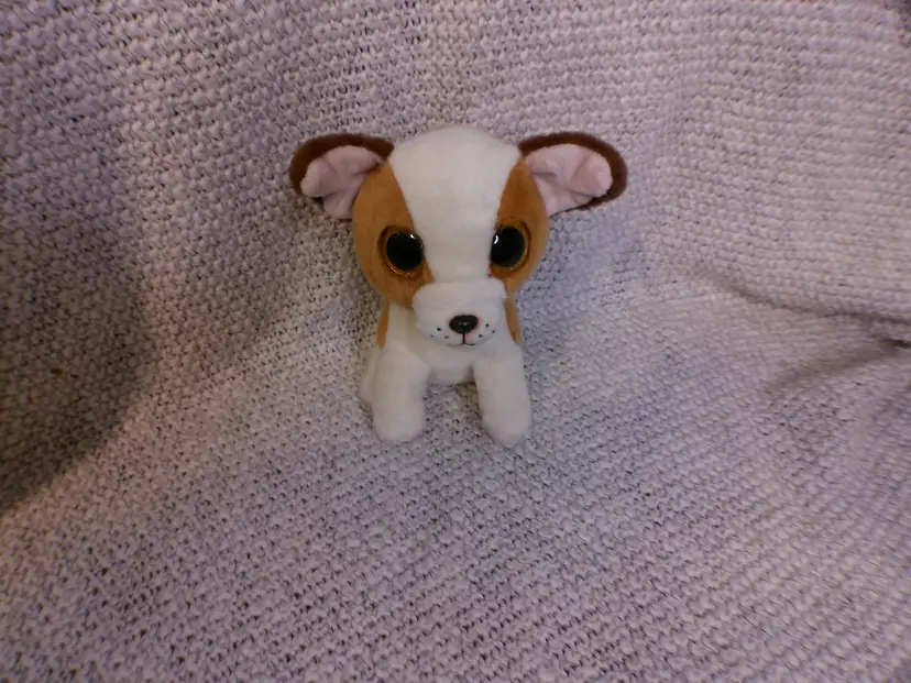 "Hugo" plush bulldog